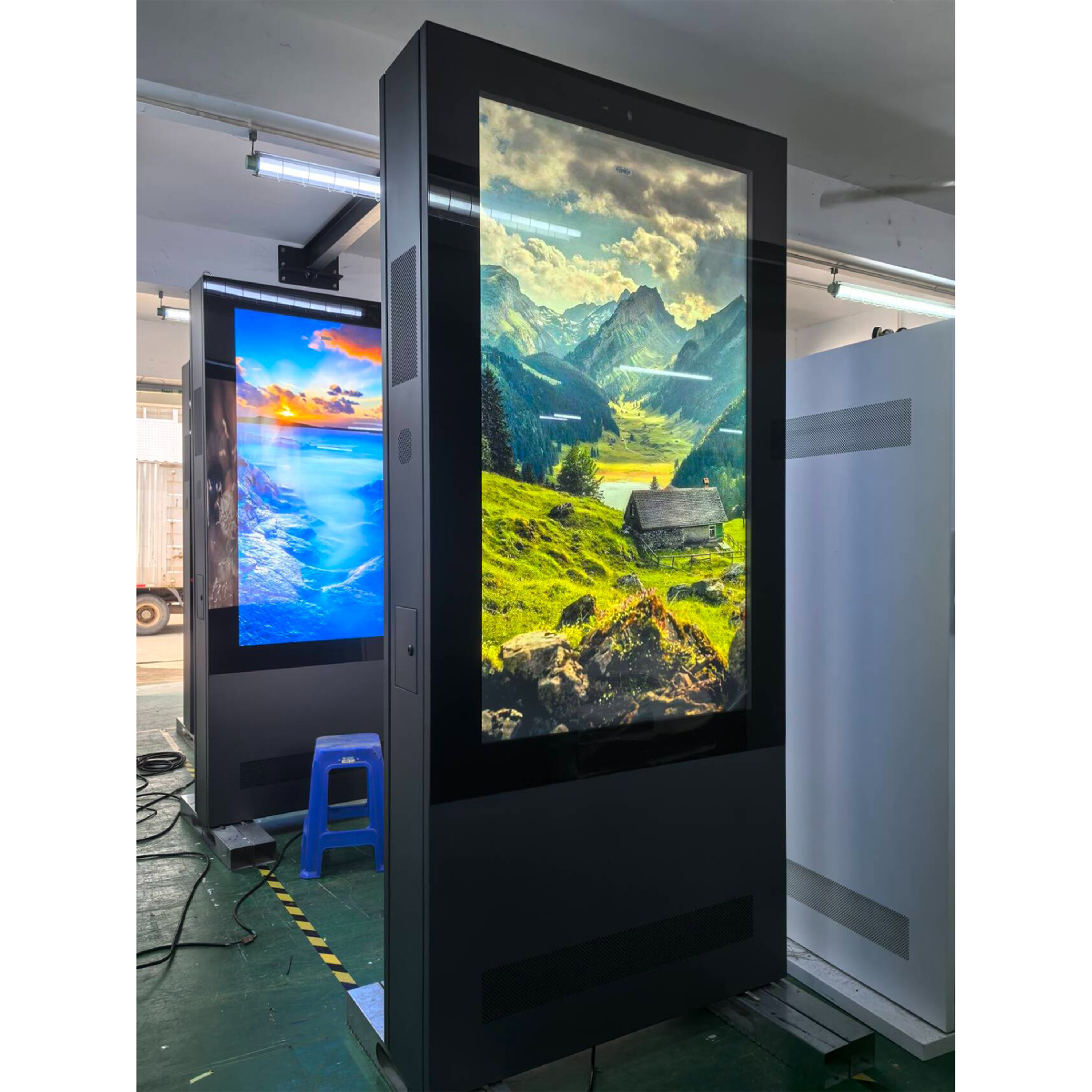 Outdoor LCD Digital Screen; Double Sided | GoPixel Solutions